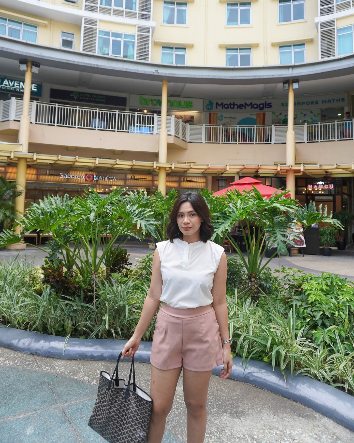 Pambahaymnl Tucked Woven Short