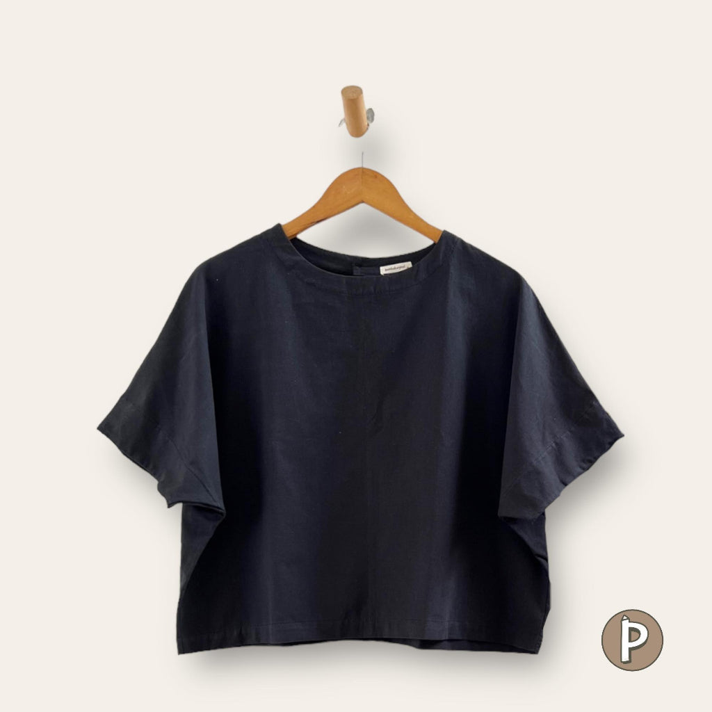 Pambahaymnl Batwing Linen Top