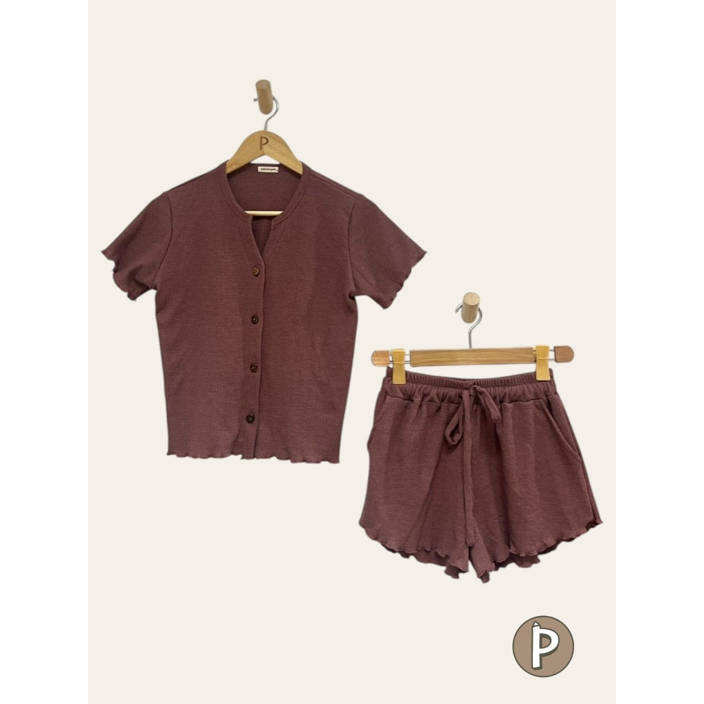 Pambahaymnl Buttoned Waffle Set
