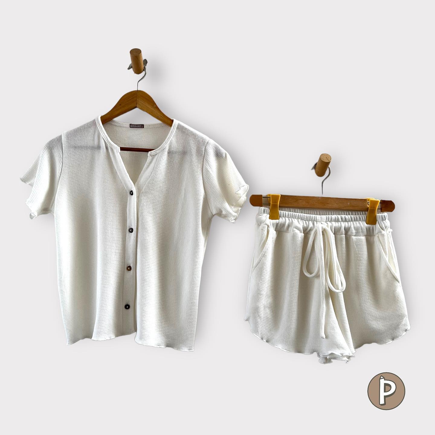 Pambahaymnl Buttoned Waffle Set