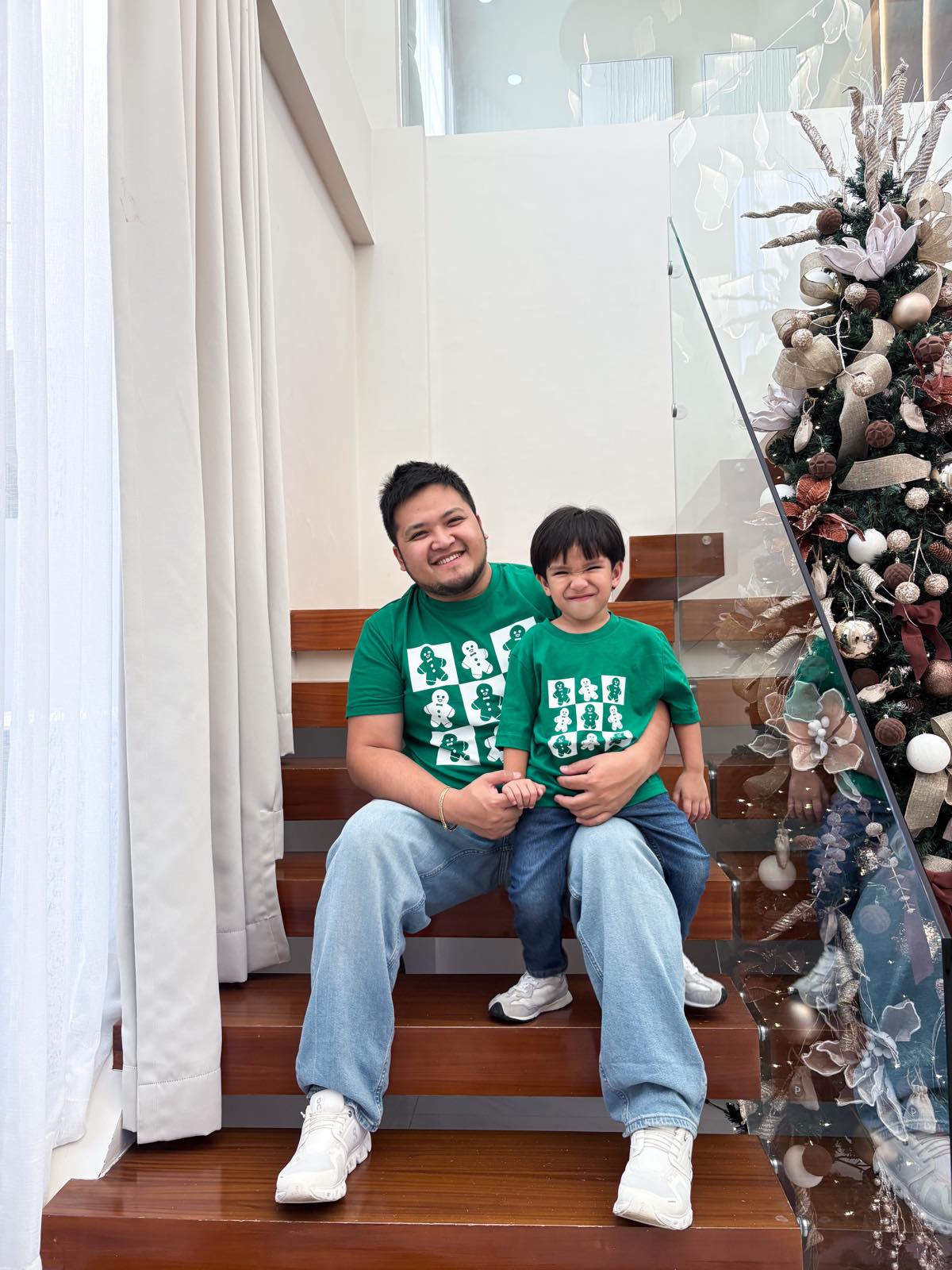 Pambahaymnl Kids Graphic Holiday Tee
