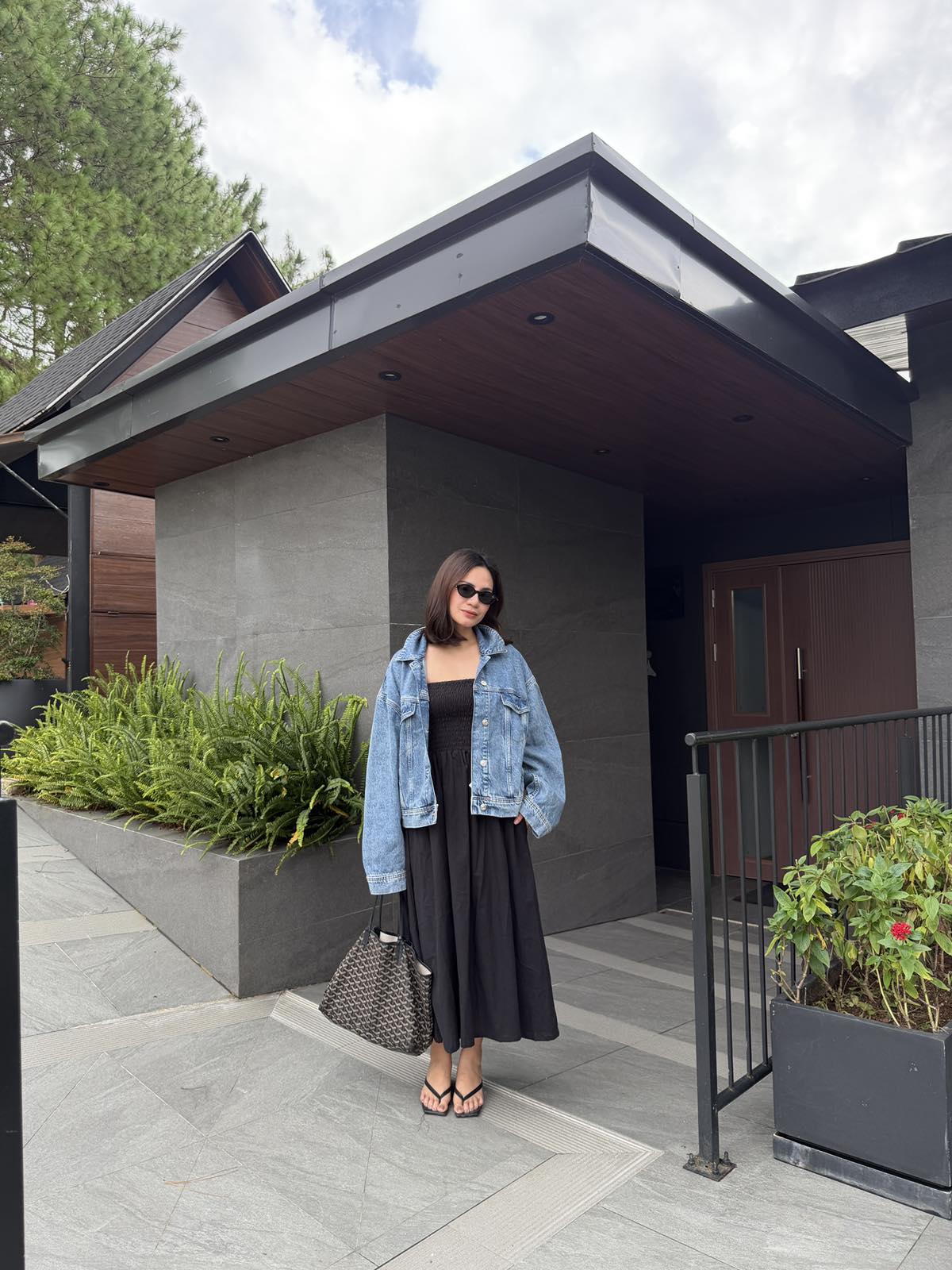 Pambahaymnl Smocked Linen Midi Dress