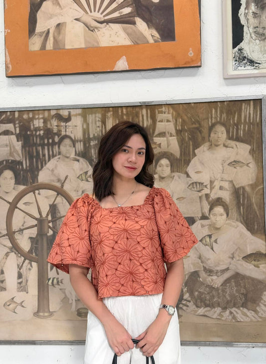 Pambahaymnl Eyelet Puff Top