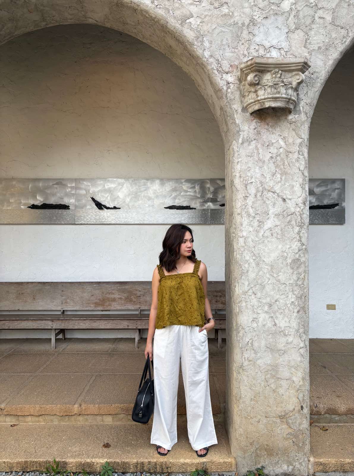 Pambahaymnl Eyelet Gathered Top
