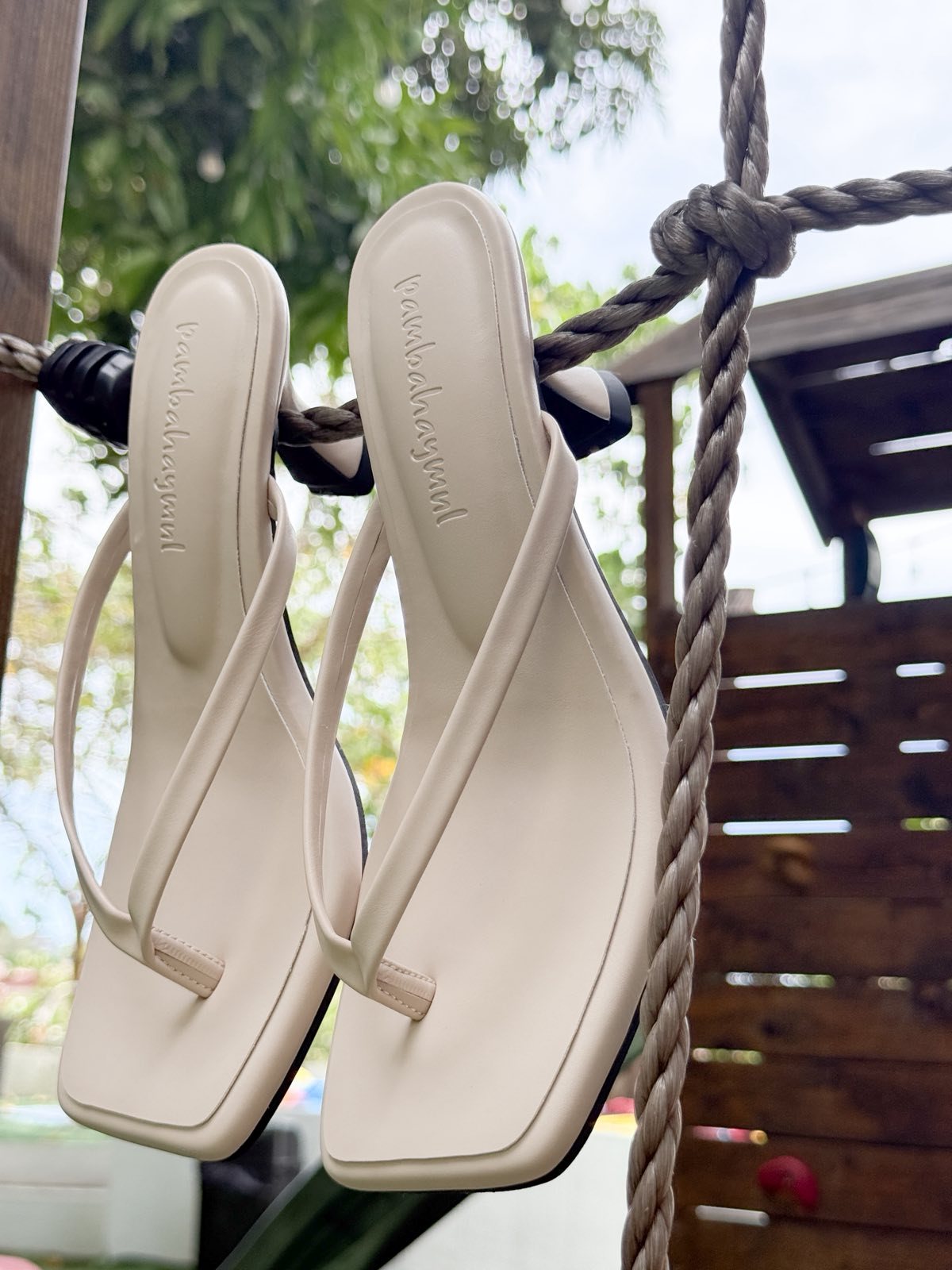Pambahaymnl Heeled Leather Flip Flop