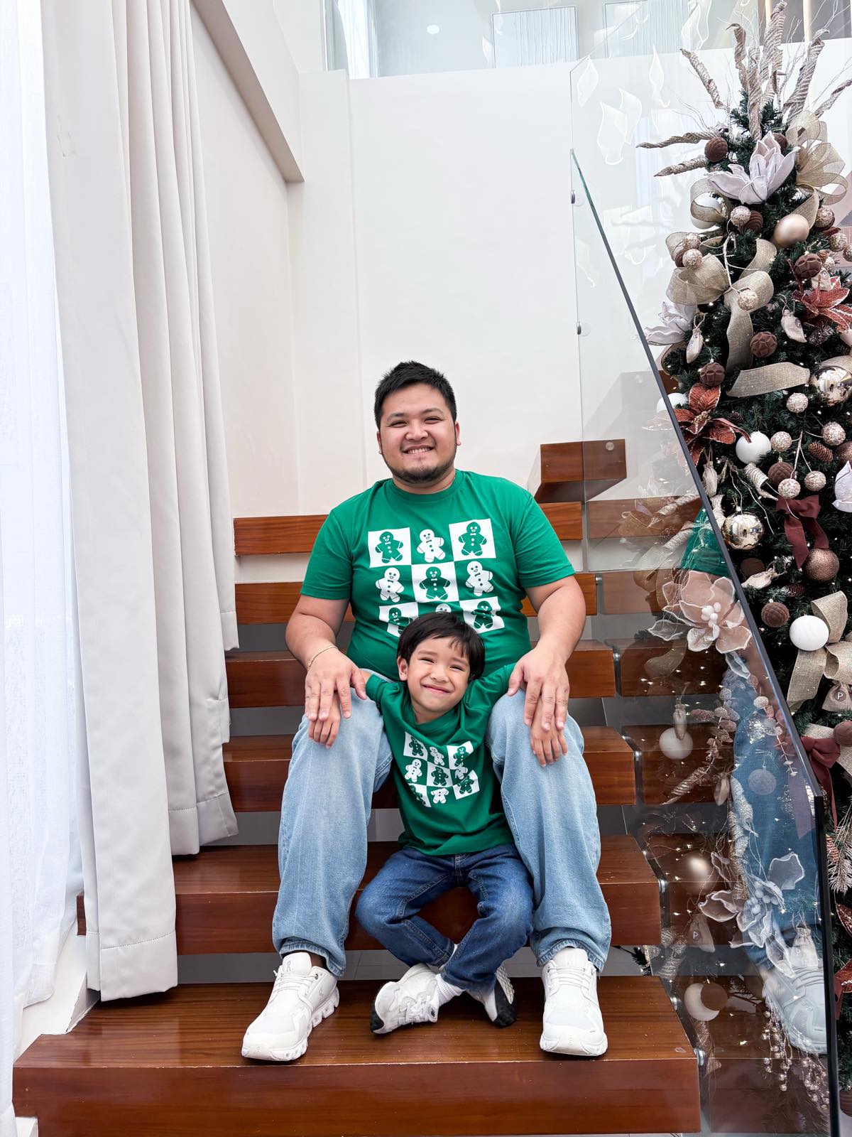 Pambahaymnl Kids Graphic Holiday Tee