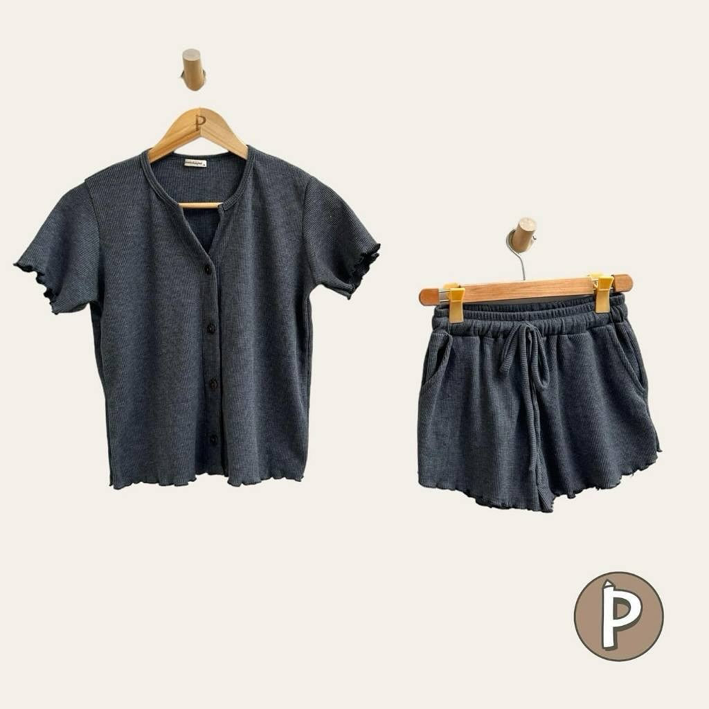 Pambahaymnl Buttoned Waffle Set