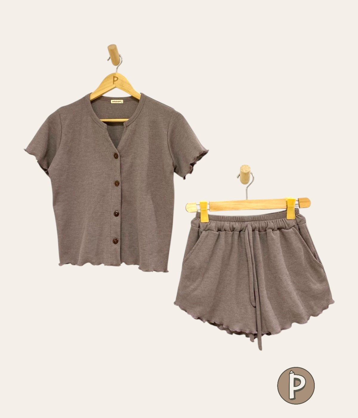 Pambahaymnl Buttoned Waffle Set