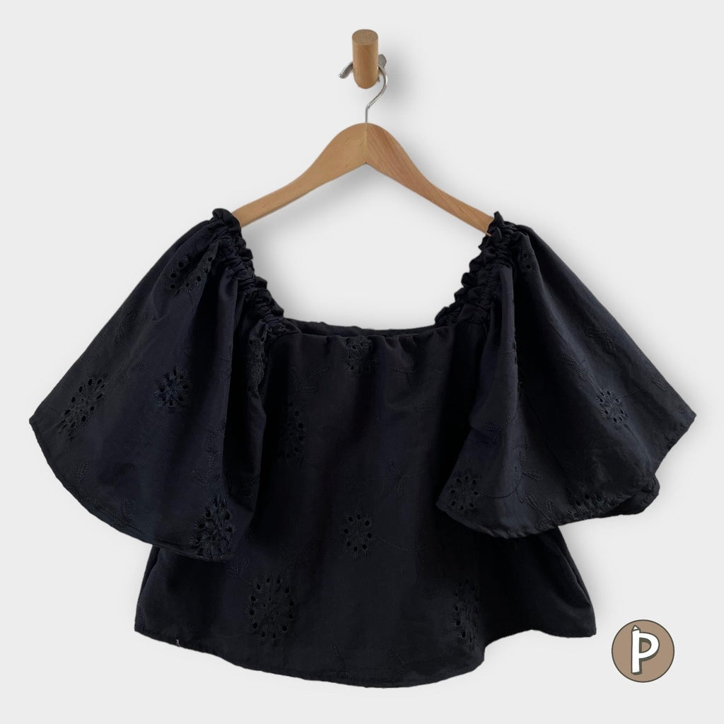 Pambahaymnl Eyelet Puff Top