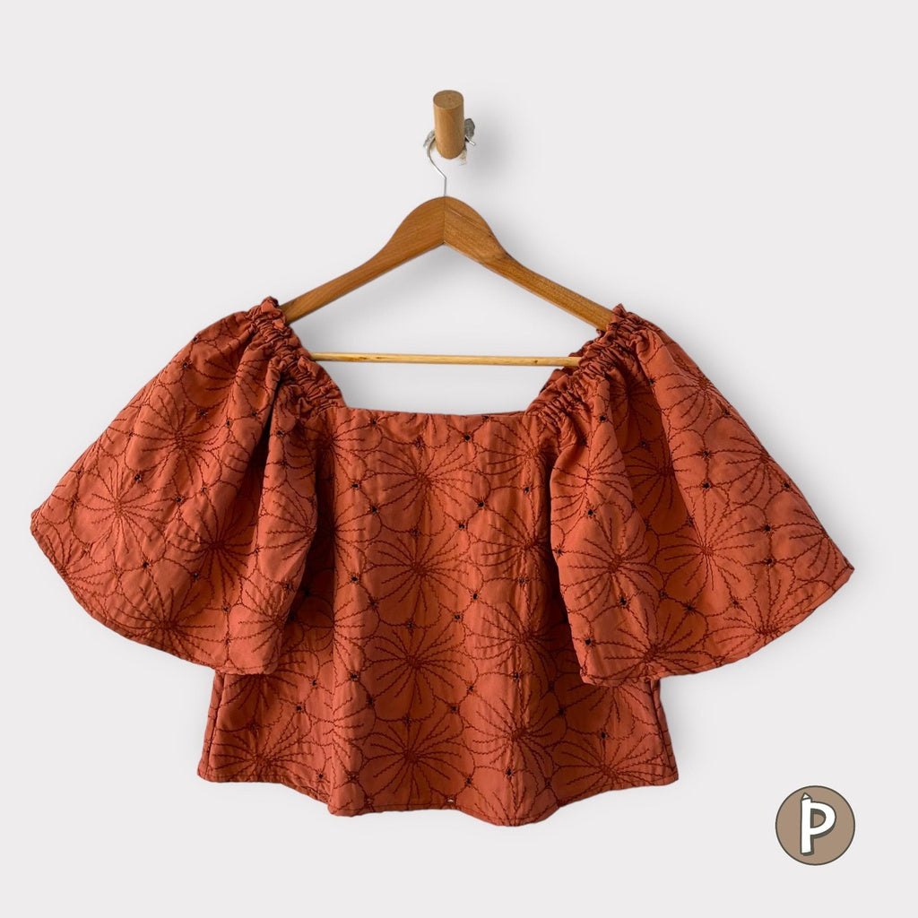 Pambahaymnl Eyelet Puff Top