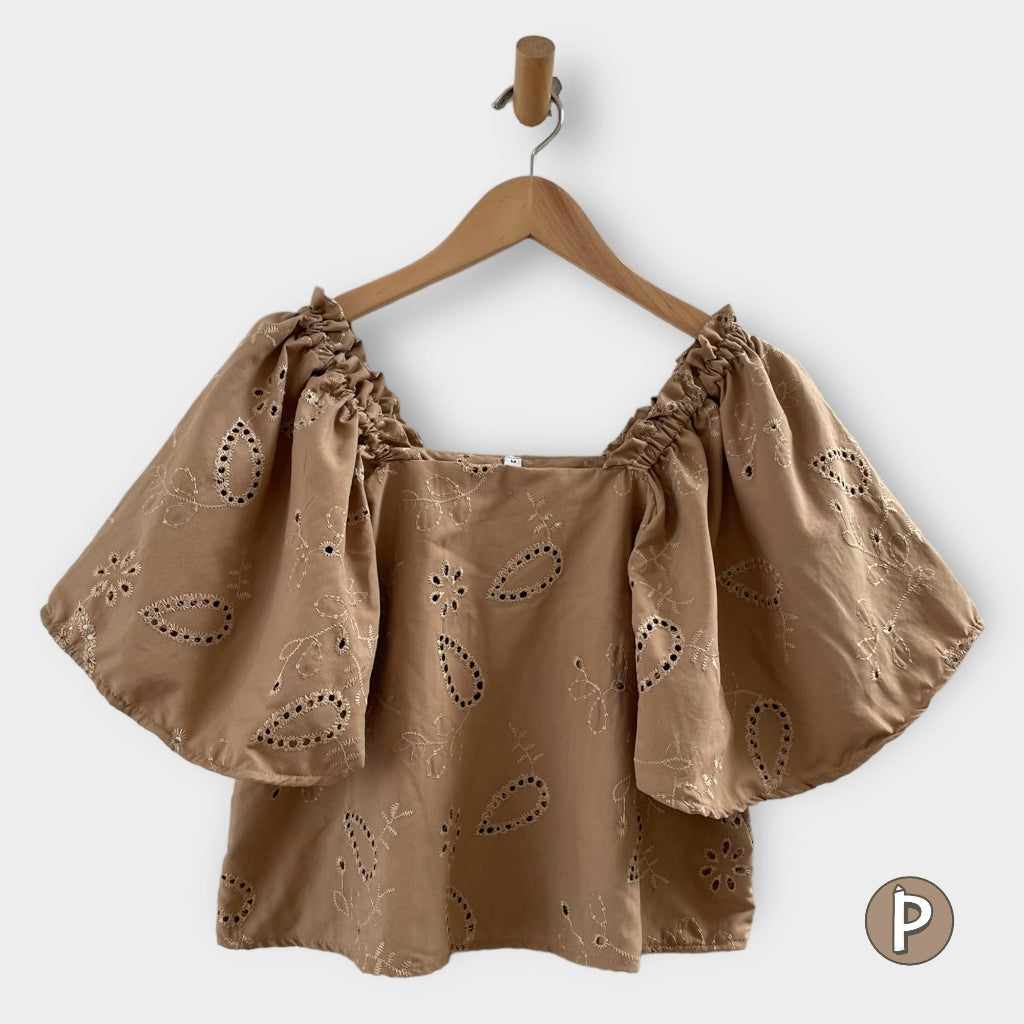 Pambahaymnl Eyelet Puff Top