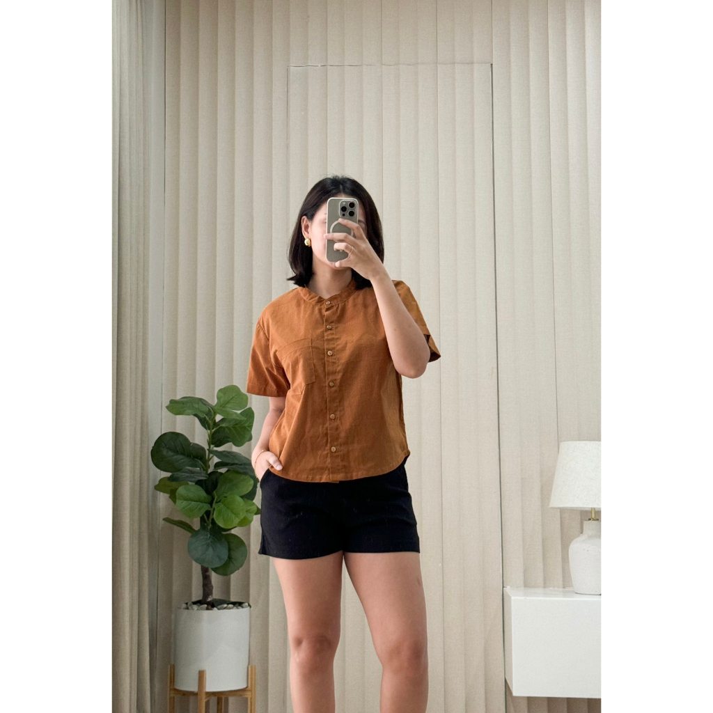 Pambahaymnl Chinese Collared Linen Top