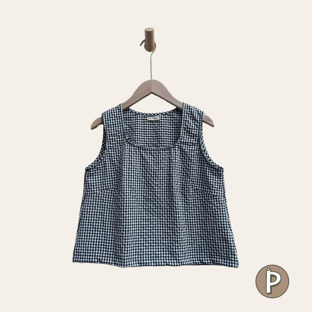 Pambahaymnl Gingham Square Neck Top