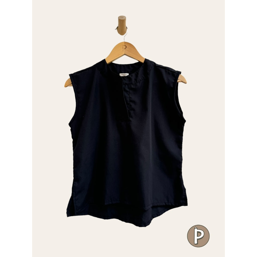 Pambahaymnl Classic Sleeveless Poplin Blouse