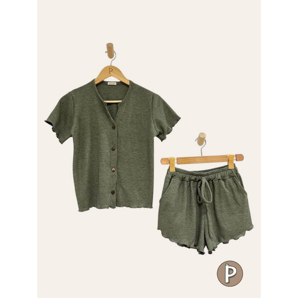 Pambahaymnl Buttoned Waffle Set