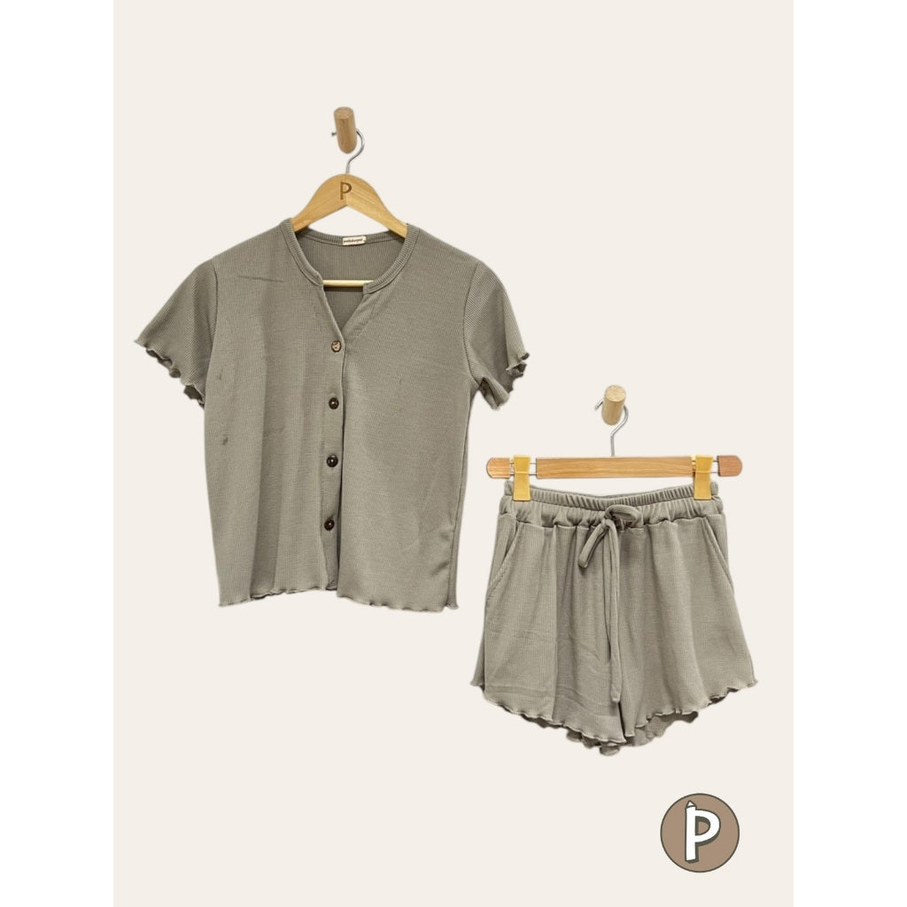 Pambahaymnl Buttoned Waffle Set
