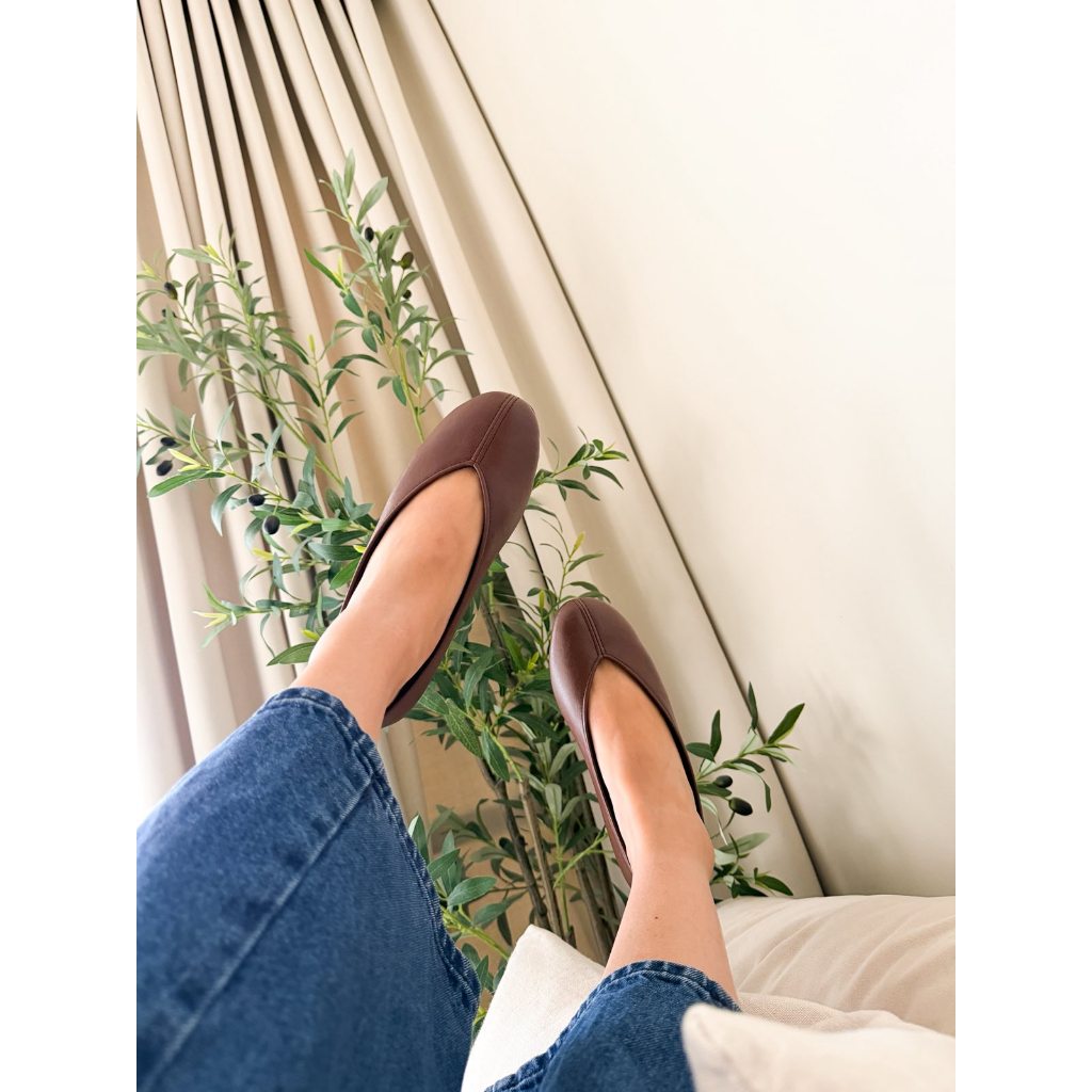 Pambahaymnl Leather Ballet Flats