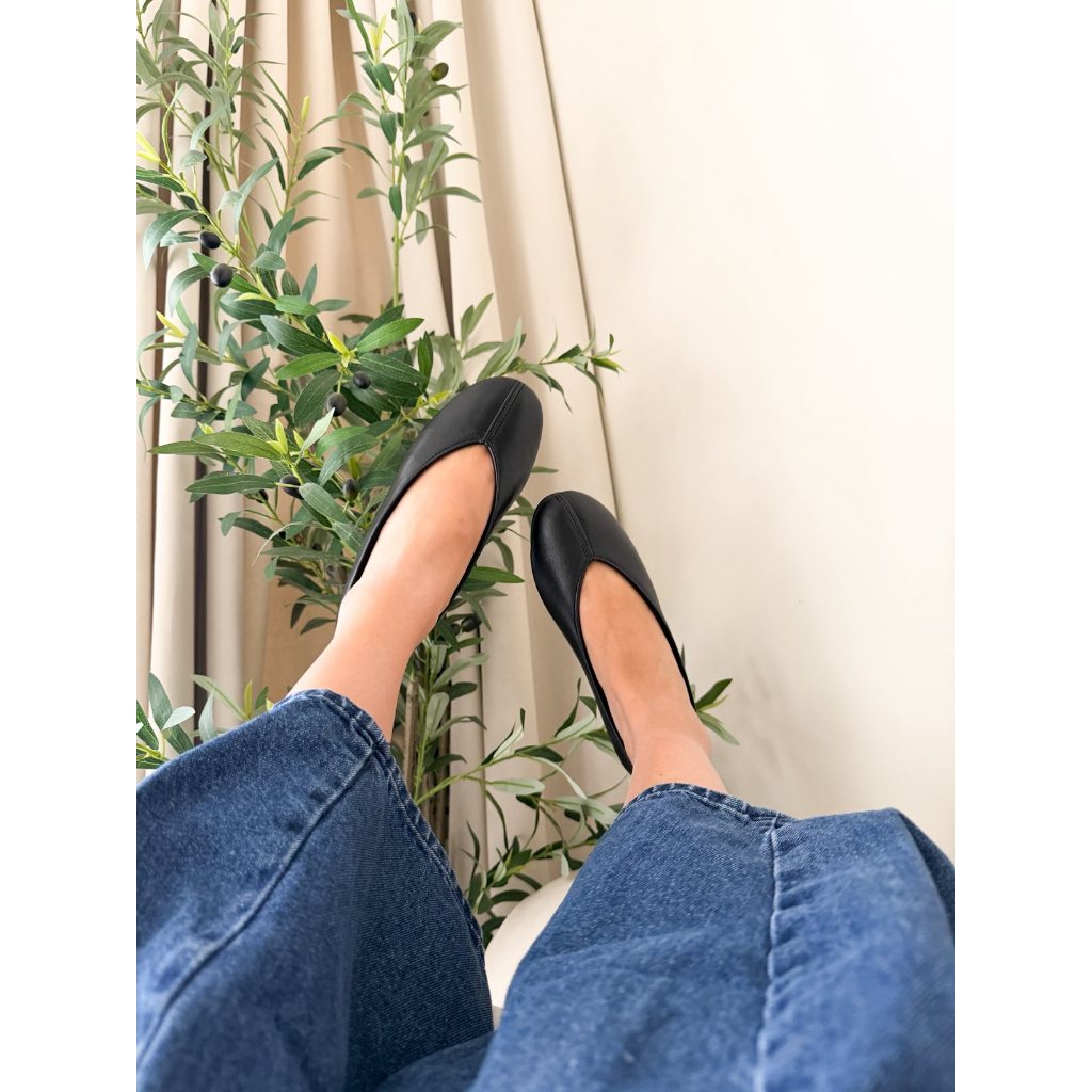 Pambahaymnl Leather Ballet Flats