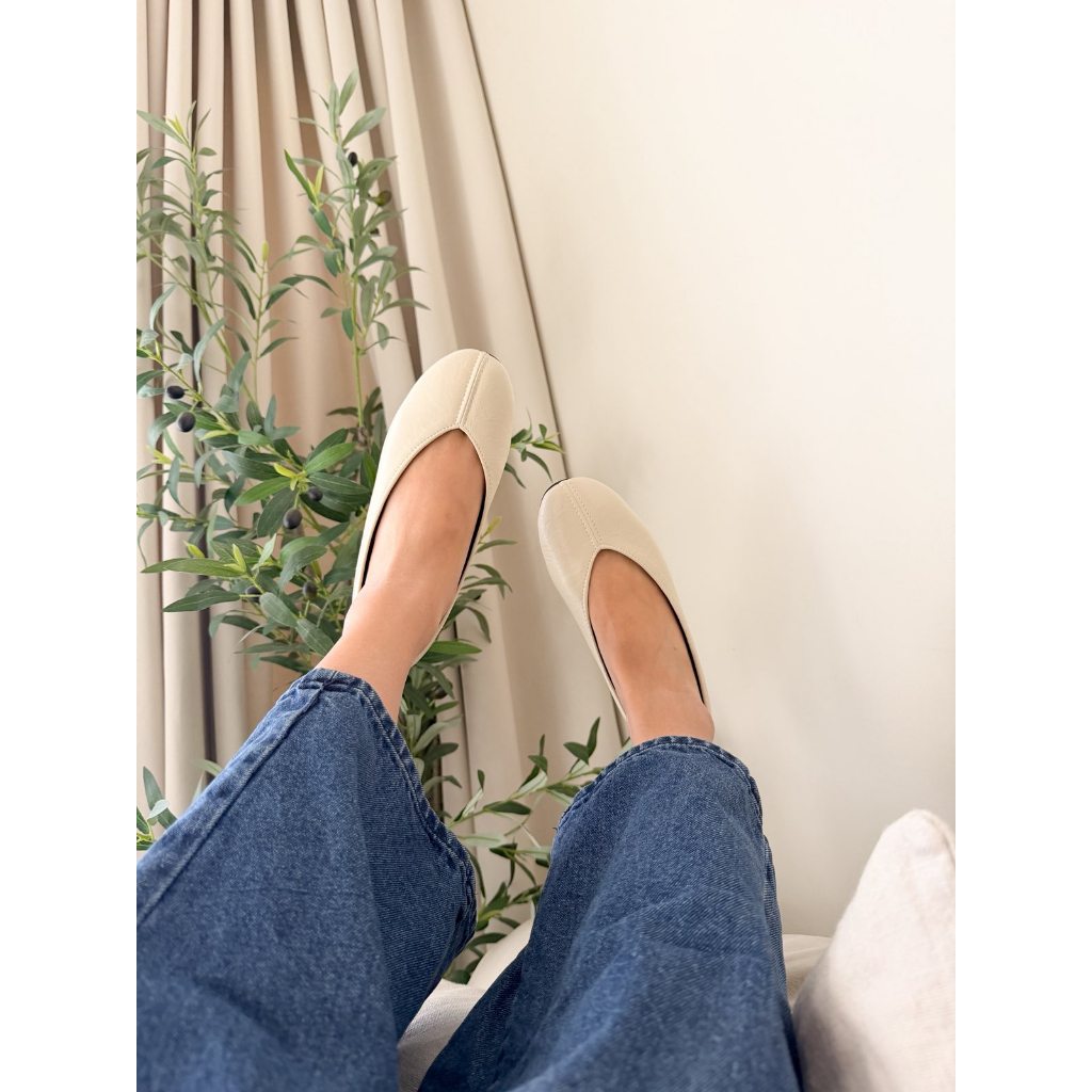 Pambahaymnl Leather Ballet Flats