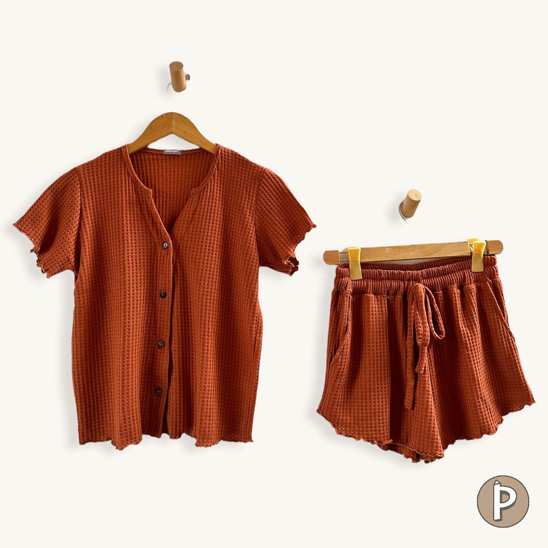 Pambahaymnl Buttoned Waffle Set